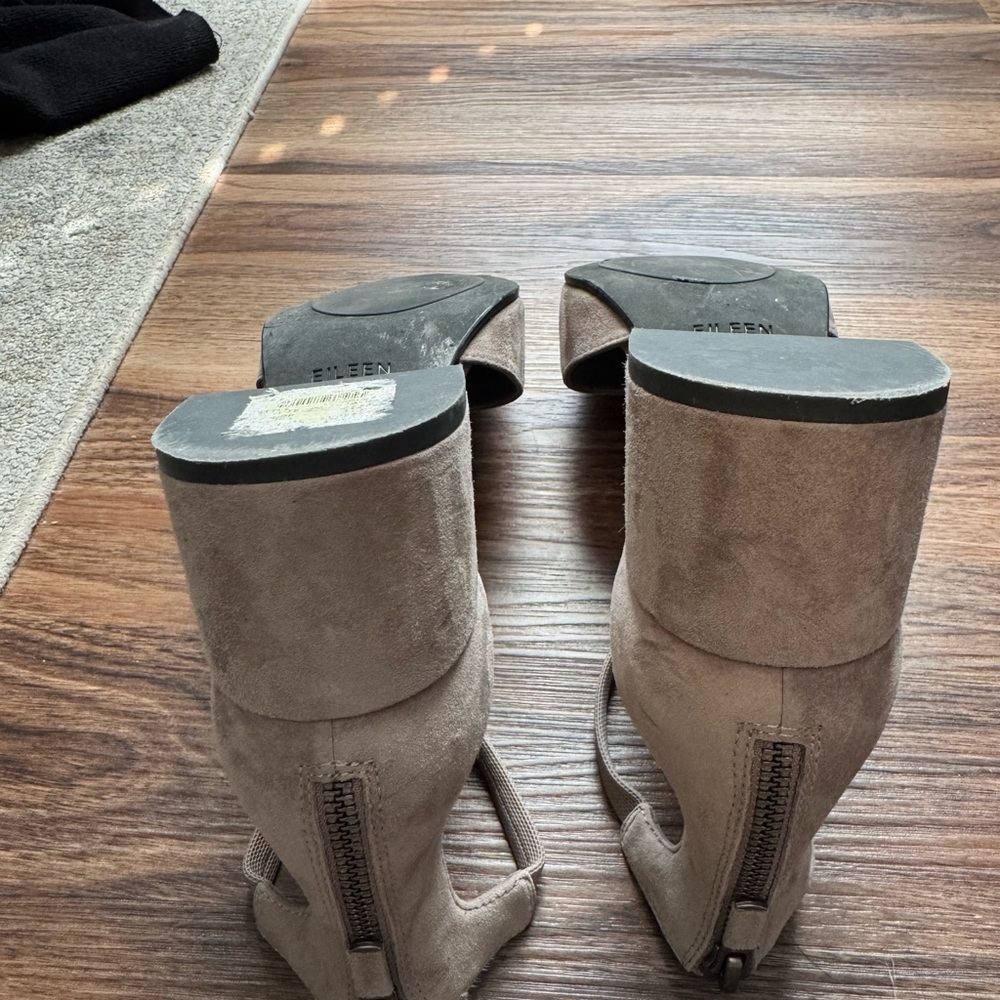 Eileen Fisher Women's Gray Suede Ankle-Strap Block Heel Pumps Sz. 9.5 - Picture 11 of 11